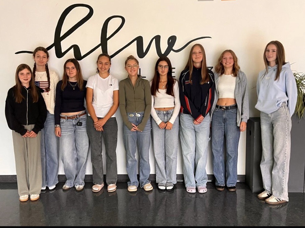 HLW 3A stellt den Schüler:innen der ersten Klassen unsere Bildungseinrichtung vor