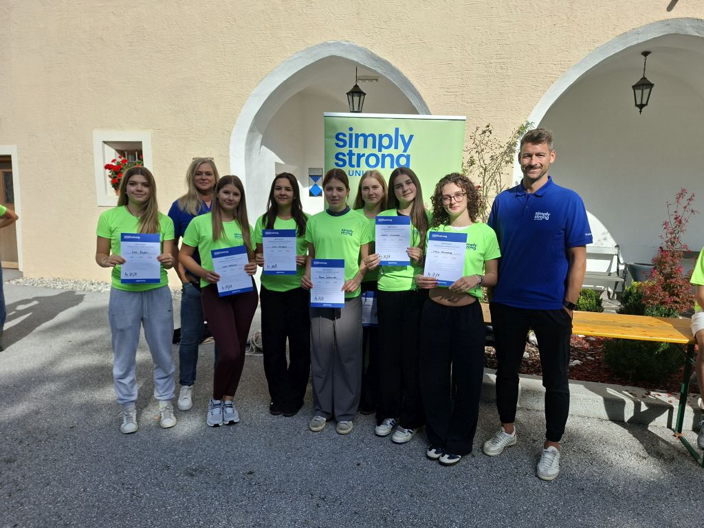 Sieben neue „simplystrong“-Coaches bringen Schwung ins Klassenzimmer