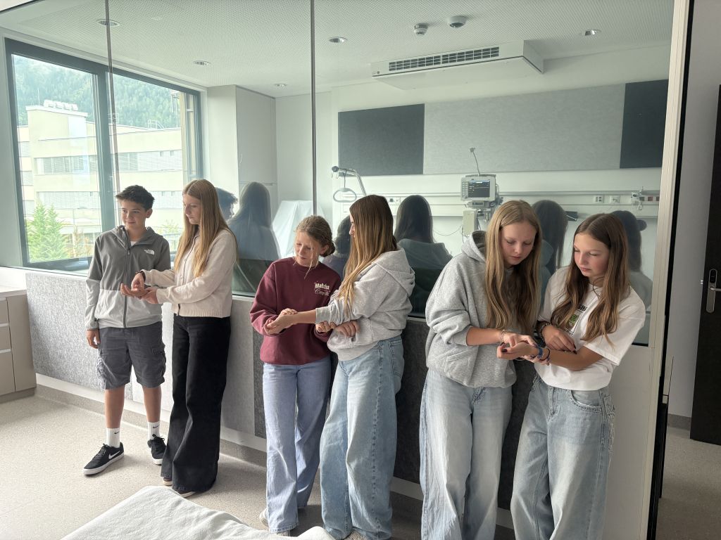 Fachpraktisches Seminar der 1H am igb Lienz: Pflege praxisnah erleben